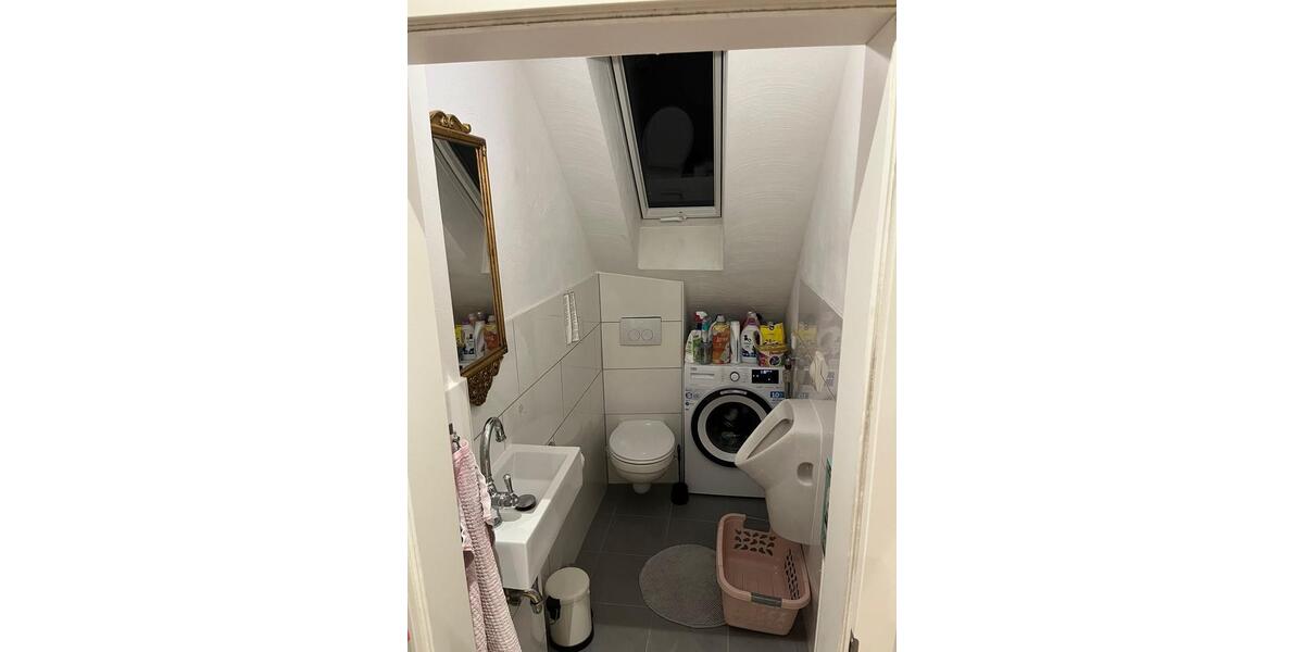 Dachgeschoßwohnung Kassel Vorderer Westen - 16 Zimmer, 280 m&sup2;, 800.000&euro; | Angebot:25907751