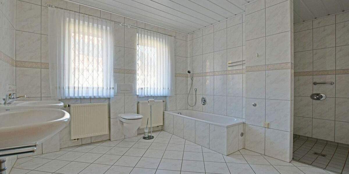 Einfamilienhaus Wolfhagen - 4 Zimmer, 150 m&sup2;, 1.100&euro; | Angebot:24789072