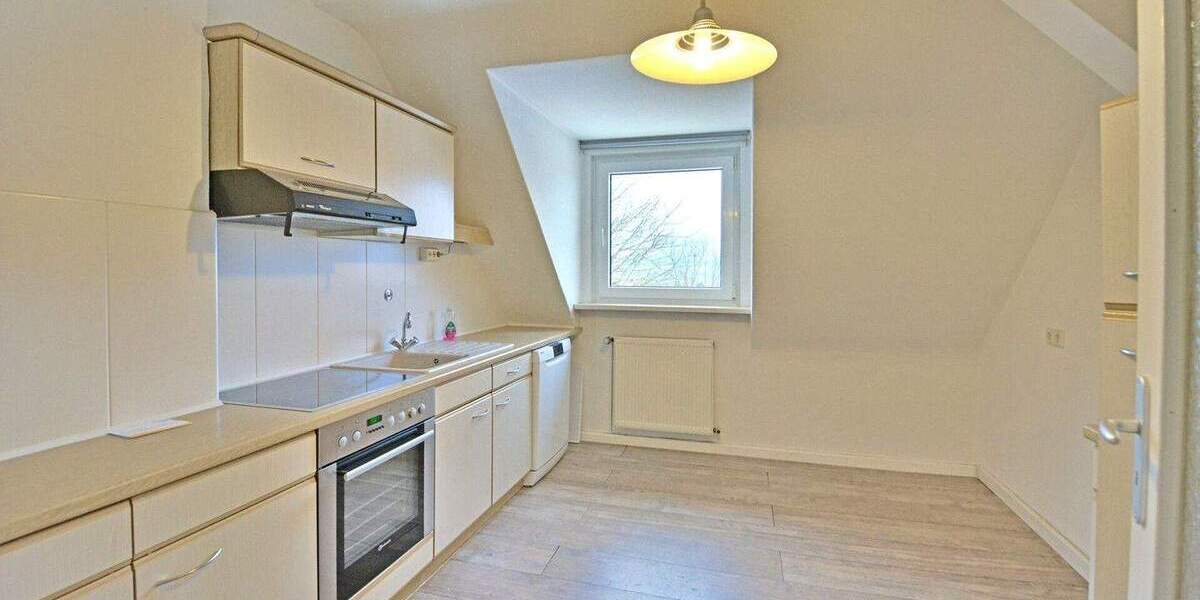 Freie DG Wohnung in beliebter Lage KS-Fasanenhof 3 zimmer