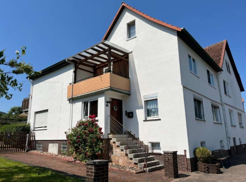 Idyllisch gelegenes 1-2 Familienhaus mit großem Garten