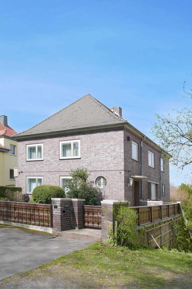 Haus zum Kaufen in Kassel 840.000 € 330 m²