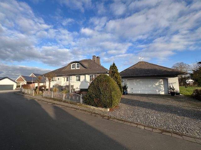 Einfamilienhaus Gudensberg Obervorschütz - 7 Zimmer, 285 m&sup2;, 595.000&euro; | Angebot:25929124