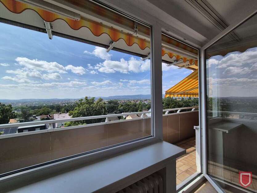 Kassel Wolfsanger helle 3,5 Zimmer-Wohnung mit sonnigem Balkon, Panoramablick und Tiefgarage