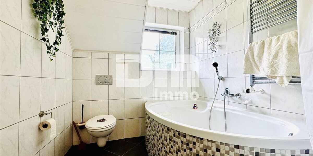 Sanierter Wohntraum mit Garten Terrasse und 2 Garagen + vielen Extras - Einfamilienhaus Witzenhausen | Angebot:27244520