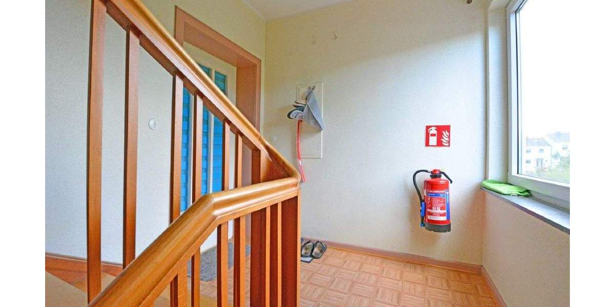 Gepflegtes 3-Familienhaus direkt am Bossentalpark mit 2 Garagen 1 zimmer