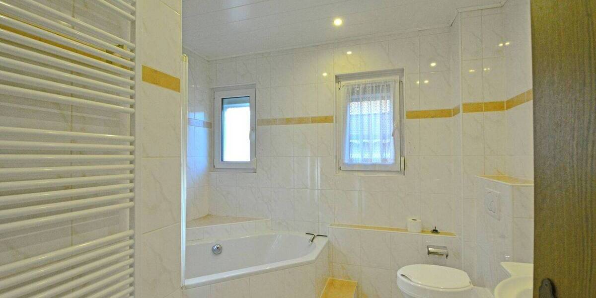 Mehrfamilienhaus, Wohnhaus Hofgeismar / Hombressen Hombressen - 9 Zimmer, 245 m&sup2;, 300.000&euro; | Angebot:26851776