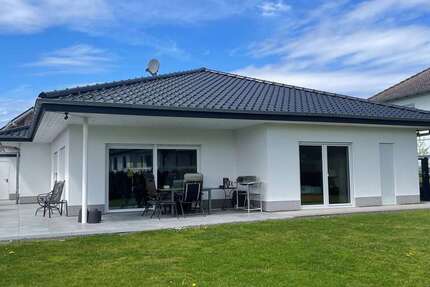 Haus Melsungen - 3 Zimmer, 243 m&sup2;, 2.400&euro; | Angebot:26882424