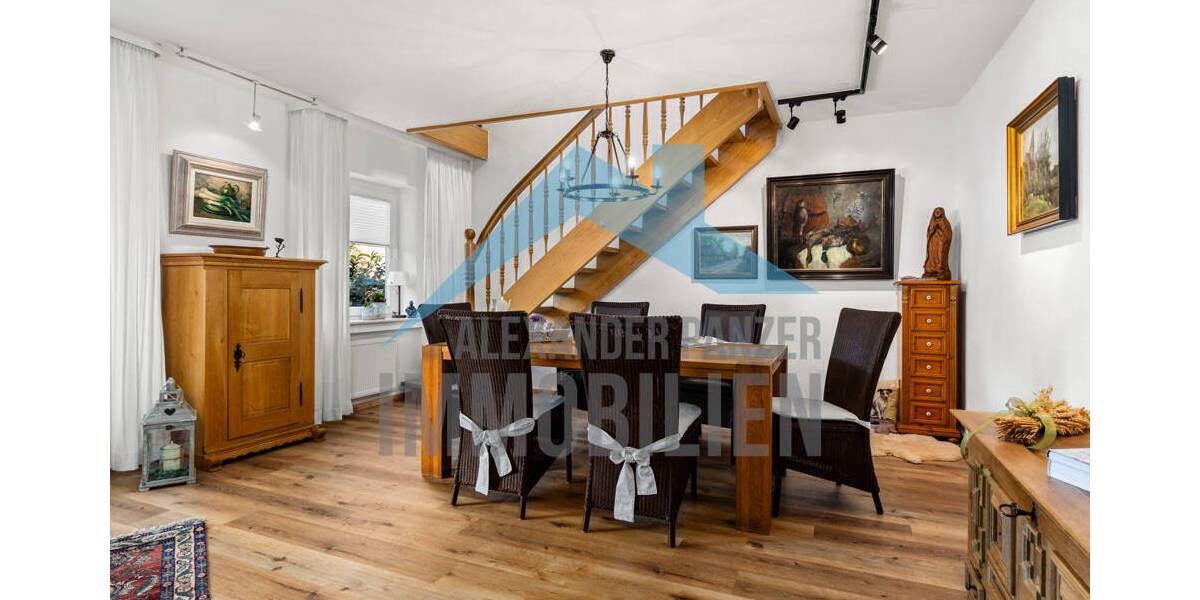 Gepflegtes Zweifamilienhaus im beliebten 