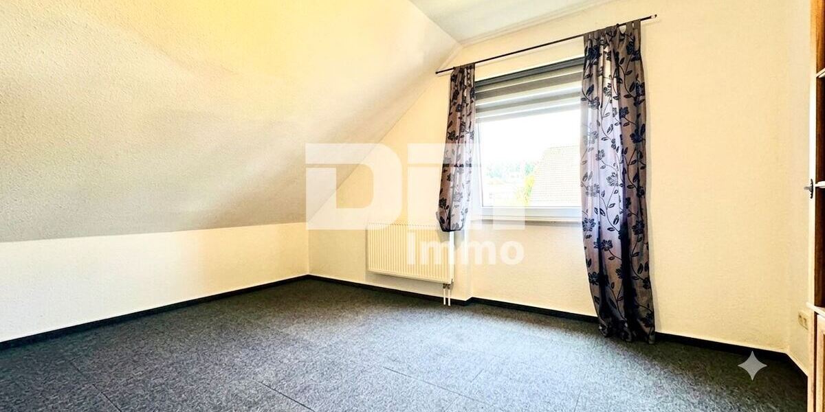Exklusive Dachgeschosswohnung mit Balkon & Garage in gefragter Lage der Eichwaldsiedlung - Dachgeschoßwohnung Kassel Bettenhausen | Angebot:27070859
