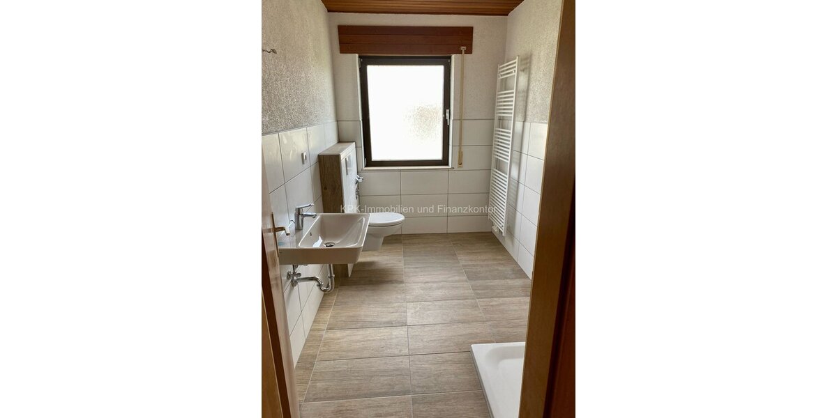 Attraktives Renditeobjekt in Vellmar - Gepflegtes Anlagejuwel mit großzügigem Raumangebot - Mehrfamilienhaus, Wohnhaus Vellmar | Angebot:25756442