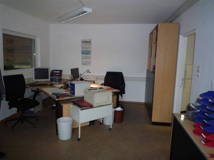 Gewerbehalle mit Kranbahn und Lackierer mit zweigeschossigem Bürogebäude teilweise unterkellert zimmer