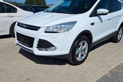 Ford Kuga 122.740 km 11.950 € Calden 34379