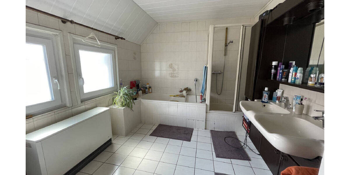 Vielseitiges Wohn- und Geschäftshaus in ruhiger Lage von Hofgeismar-Hümme! 7 zimmer