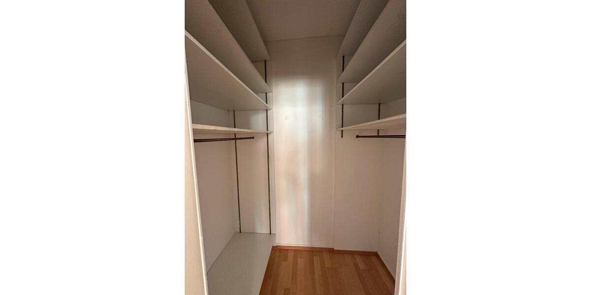 Große, lichtdurchflutete Wohnung - zentral & dennoch ruhig 5 zimmer