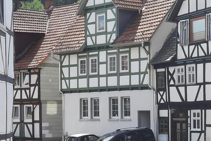 Haus Helsa - 8 Zimmer, 134 m&sup2;, 1.400&euro; | Angebot:27618327