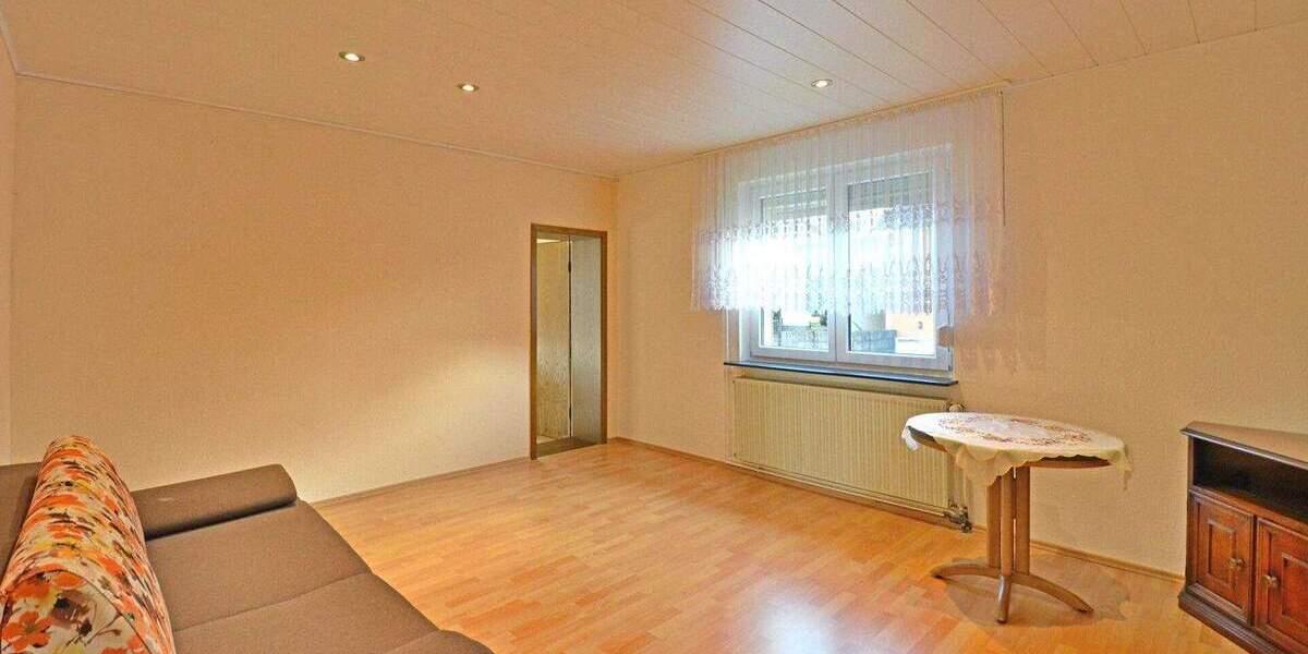 Mehrfamilienhaus, Wohnhaus Hofgeismar / Hombressen Hombressen - 9 Zimmer, 245 m&sup2;, 330.000&euro; | Angebot:25246013