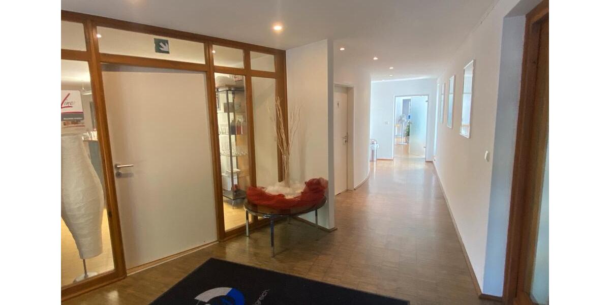 Erdgeschoßwohnung Baunatal - 4 Zimmer, 233 m&sup2;, 305.000&euro; | Angebot:27122481