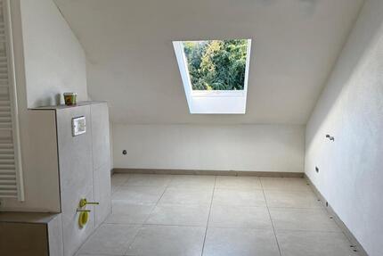 4-ZKB-Dachgeschosswohnung – Erstbezug nach Sanierung 4 zimmer