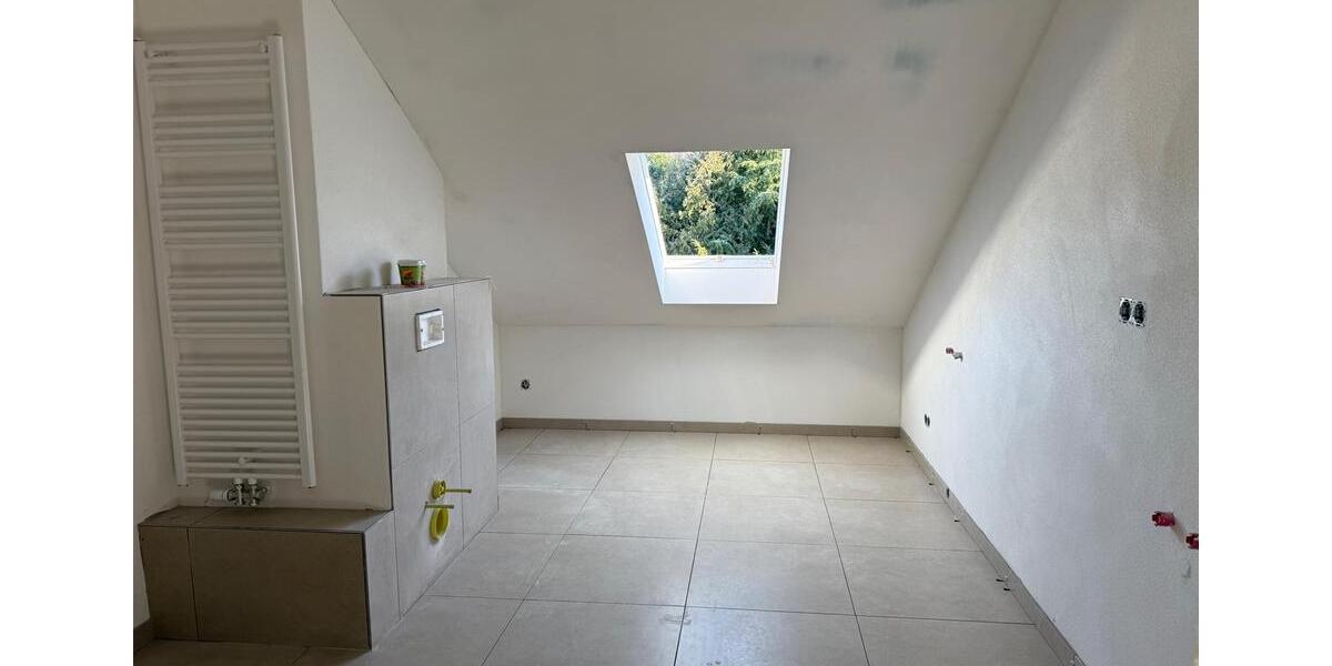 4-ZKB-Dachgeschosswohnung – Erstbezug nach Sanierung 4 zimmer