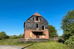 Koppel Weide mit sanierungsbedürftigem Landhaus