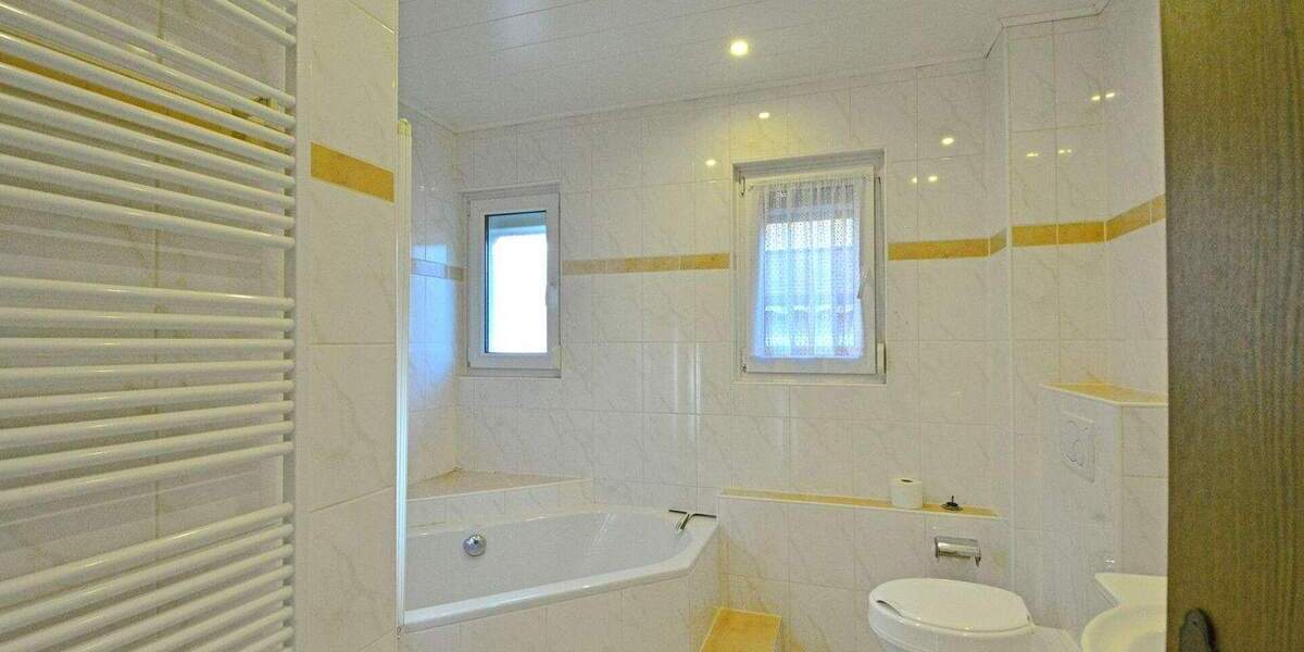 Mehrfamilienhaus, Wohnhaus Hofgeismar / Hombressen Hombressen - 9 Zimmer, 245 m&sup2;, 330.000&euro; | Angebot:25246013