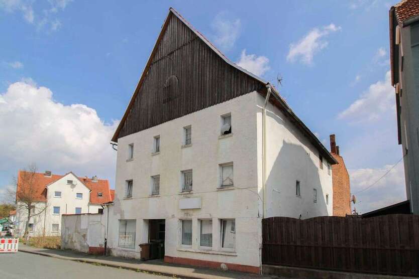 Haus zum Kaufen in Hofgeismar 99.000 € 354.58 m²