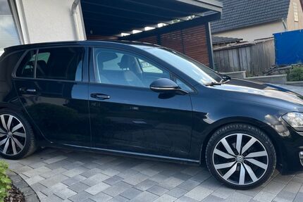 VW Golf 136.000 km 8.900 &euro; Grebenstein 34393