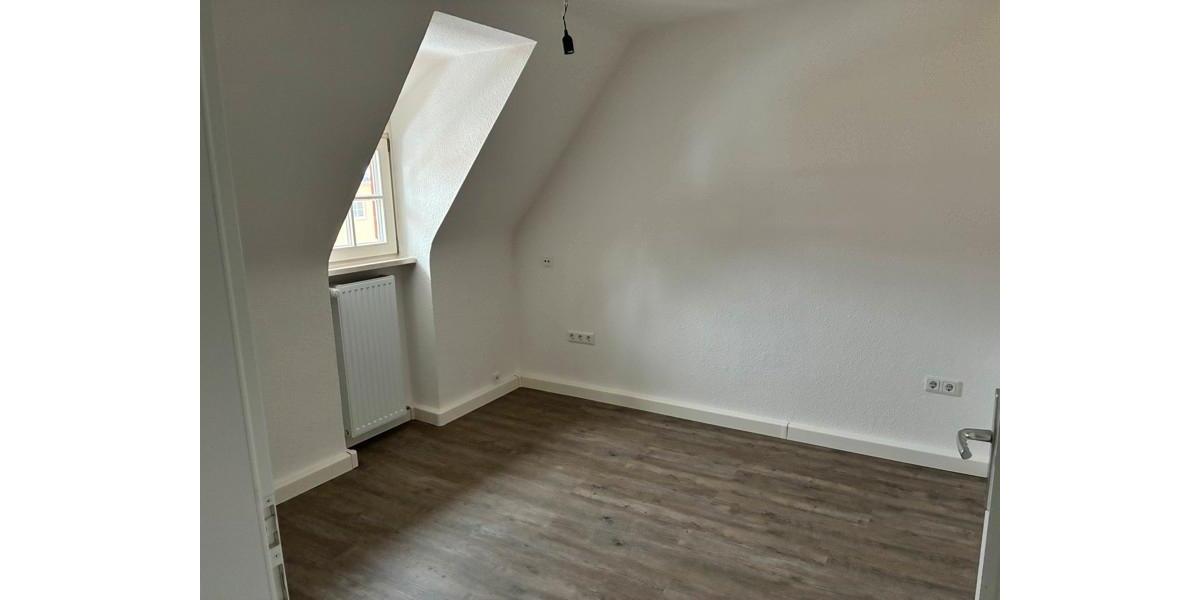 Dachgeschoßwohnung Kassel Harleshausen - 3 Zimmer, 42 m&sup2;, 484&euro; | Angebot:24747287