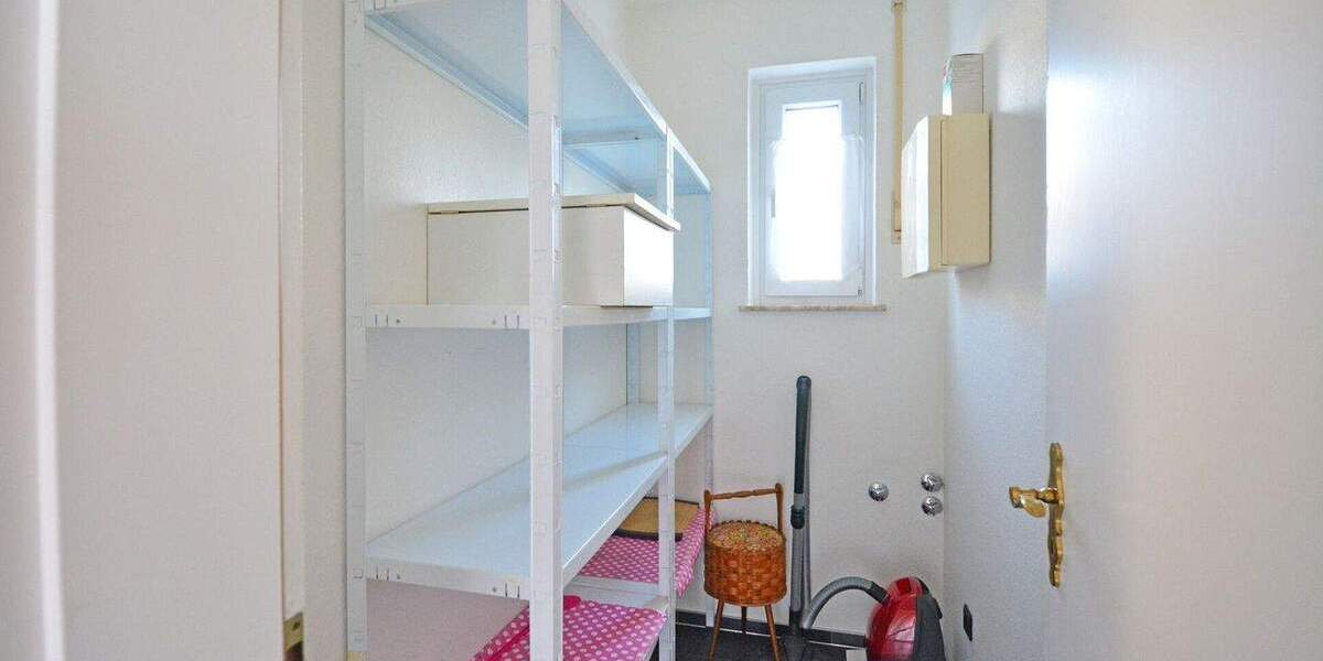 Mehrfamilienhaus, Wohnhaus Hofgeismar / Hombressen Hombressen - 9 Zimmer, 245 m&sup2;, 330.000&euro; | Angebot:25246013