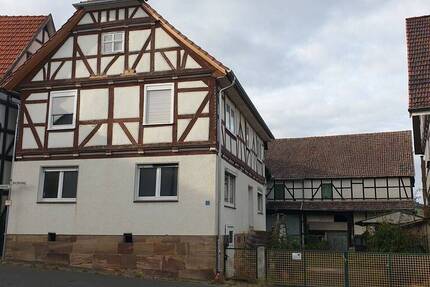 Resthof in ruhiger Lage mit viel Potenzial 8 zimmer