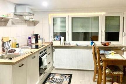 Gemütliche 40 qm DG Wohnung mit Einbauküche – teilmöbiliert 2 zimmer