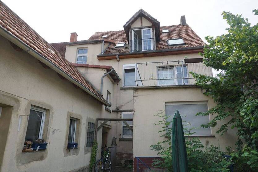 *** Mehrfamilienhaus mit Nebengebäude und 3 Garagen direkt in Volkmarsen zu verkaufen***
