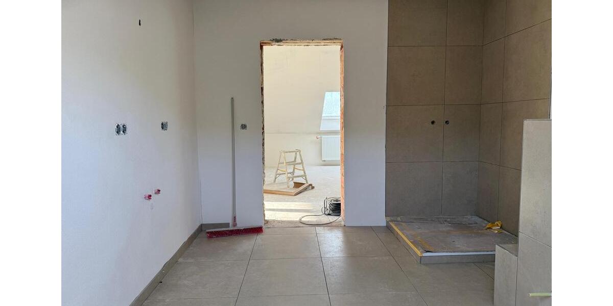 4-ZKB-Dachgeschosswohnung – Erstbezug nach Sanierung 4 zimmer