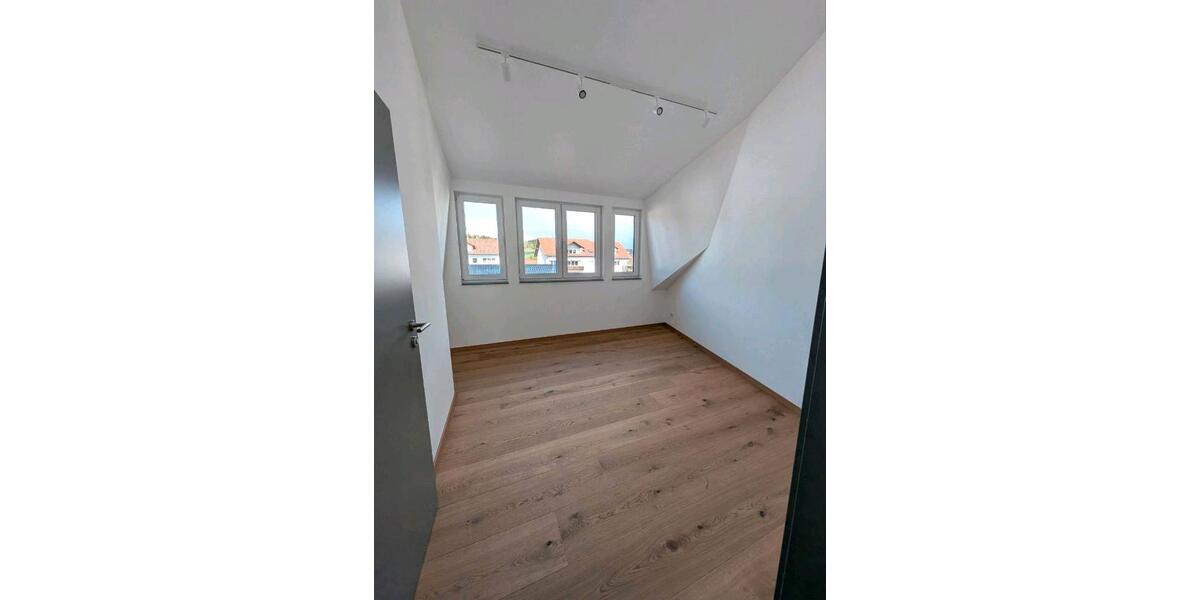 Dachgeschoßwohnung Bad Emstal - 4 Zimmer, 130 m&sup2;, 1.550&euro; | Angebot:26283672