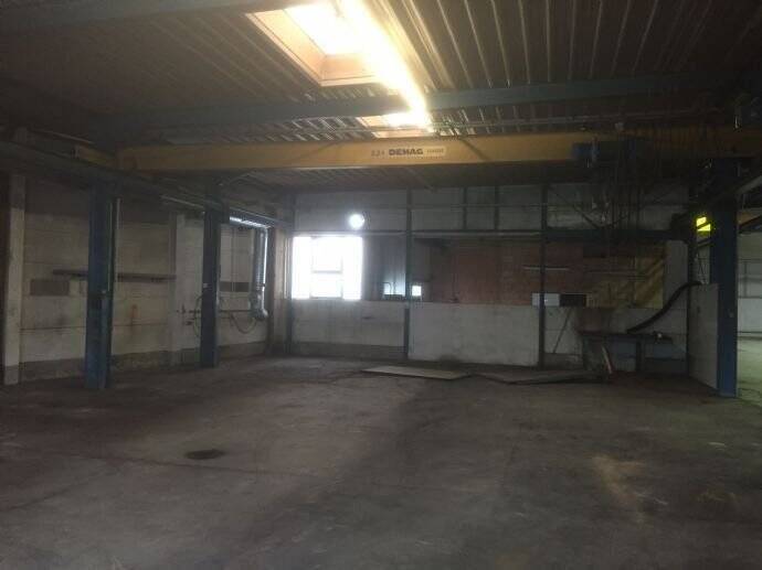 Gewerbehalle mit Kranbahn und Lackierer mit zweigeschossigem Bürogebäude teilweise unterkellert zimmer