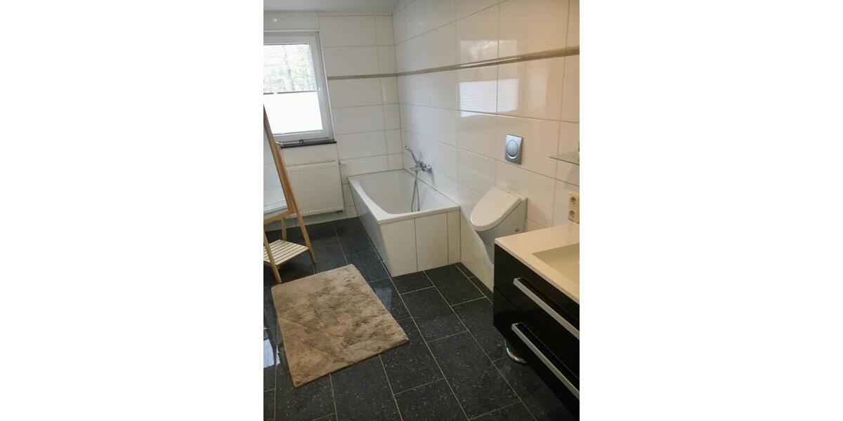 Dachgeschoßwohnung Helsa - 4 Zimmer, 150 m&sup2;, 250.000&euro; | Angebot:24832320