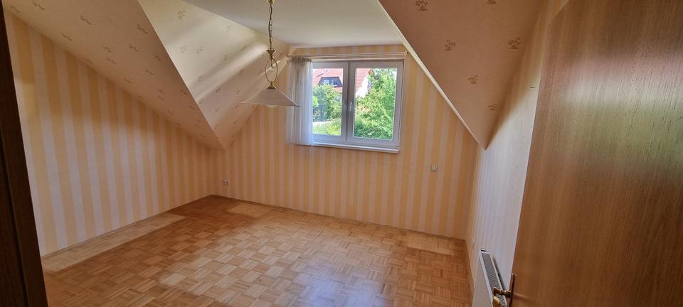 Dachgeschoßwohnung Melsungen - 3 Zimmer, 100 m&sup2;, 850&euro; | Angebot:26197320