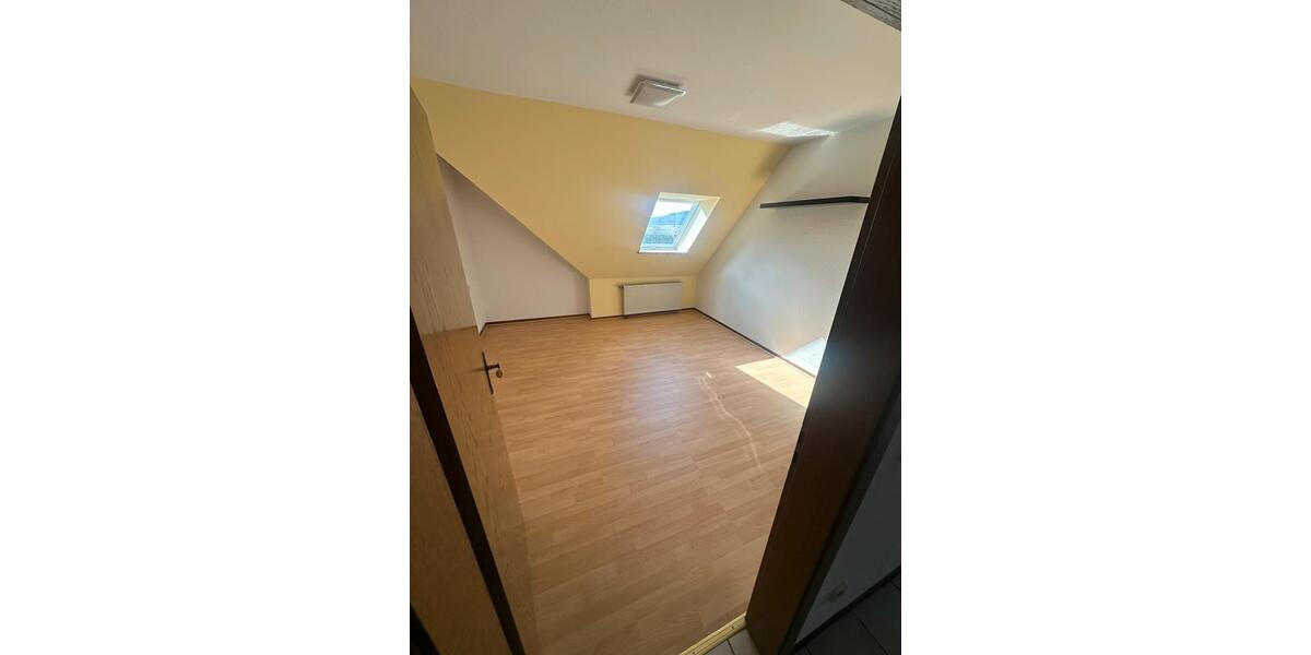 Dachgeschoßwohnung Habichtswald - 3 Zimmer, 85 m&sup2;, 800&euro; | Angebot:26237992