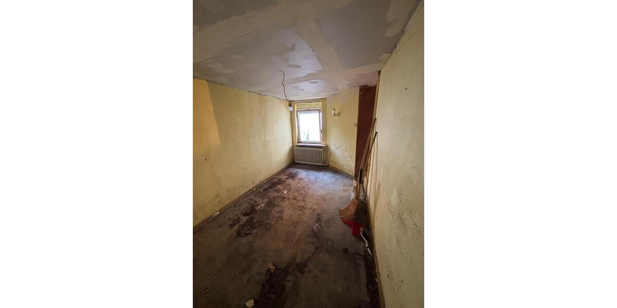 Einfamilienhaus Melsungen - 8 Zimmer, 190 m&sup2;, 109.000&euro; | Angebot:24983513