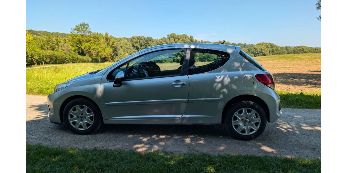 Peugeot 207 102.000 km 2.299 &euro; Kassel 34119