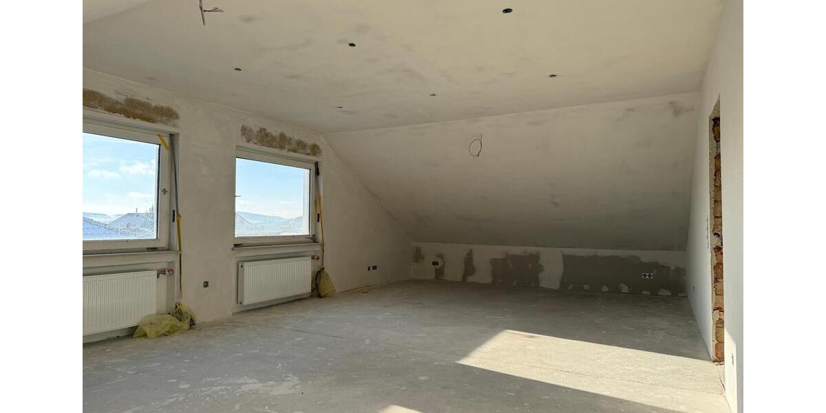 4-ZKB-Dachgeschosswohnung – Erstbezug nach Sanierung 4 zimmer