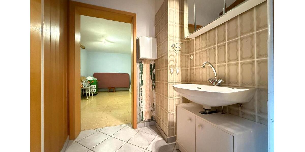 Mehrfamilienhaus, Wohnhaus Körle - 11 Zimmer, 326 m&sup2;, 349.000&euro; | Angebot:27120350