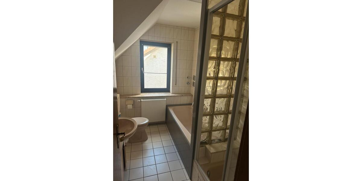 Dachgeschoßwohnung Habichtswald - 3 Zimmer, 85 m&sup2;, 800&euro; | Angebot:26237992