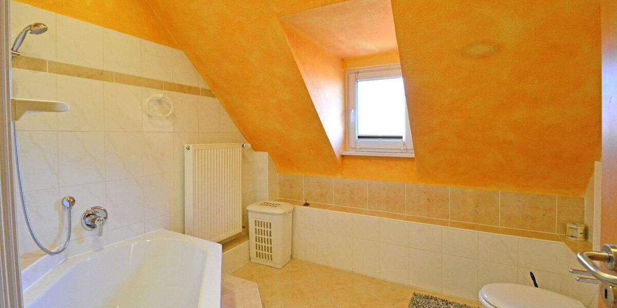 Mehrfamilienhaus, Wohnhaus Hofgeismar / Hombressen Hombressen - 9 Zimmer, 245 m&sup2;, 330.000&euro; | Angebot:25246013