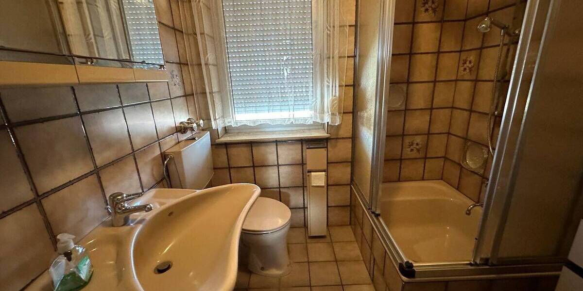 Mehrfamilienhaus, Wohnhaus Lohfelden Ochshausen - 6 Zimmer, 143 m&sup2;, 270.000&euro; | Angebot:26243276