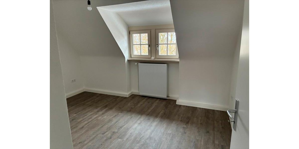 Dachgeschoßwohnung Kassel Harleshausen - 3 Zimmer, 42 m&sup2;, 484&euro; | Angebot:24747287