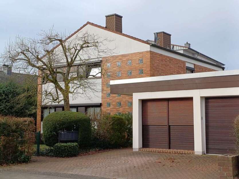 Haus zum Kaufen in Warburg 449.000 € 267 m²