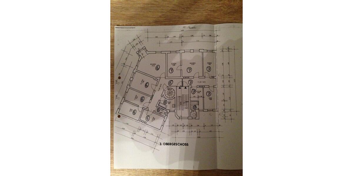 Auf dem Grundriss mit 6 gekennzeichnete Wohnung 4 zimmer