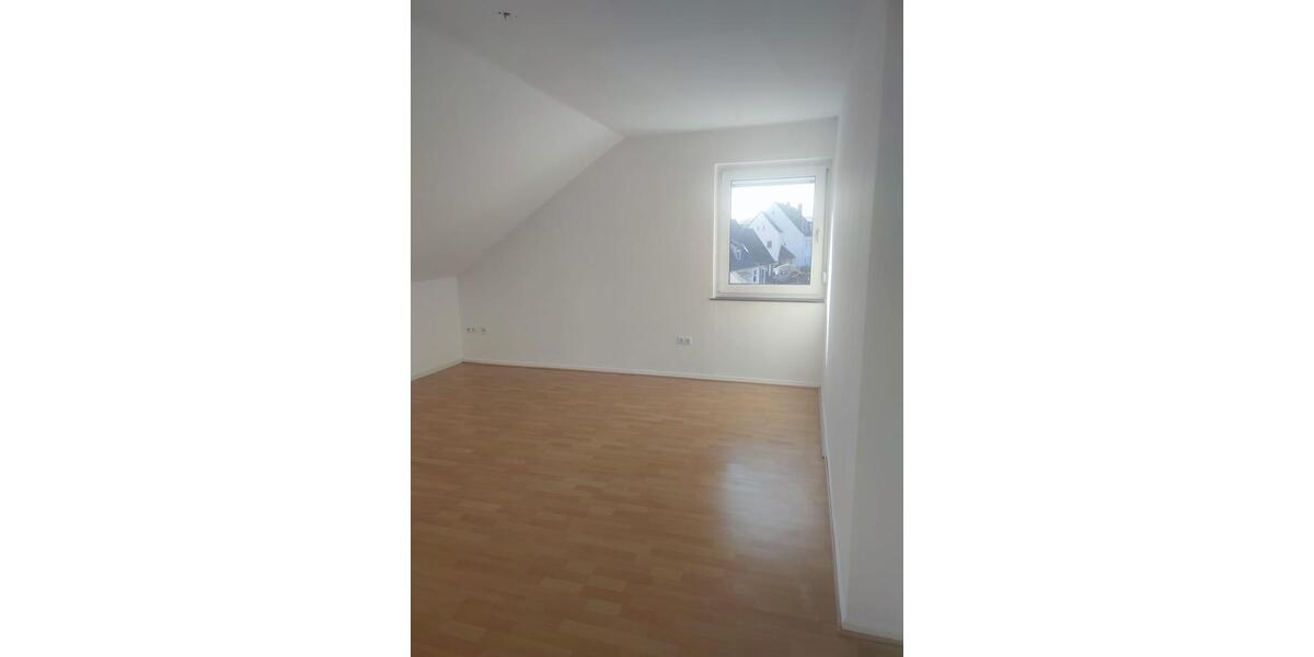 Dachgeschoßwohnung Kassel Fasanenhof - 3 Zimmer, 67 m&sup2;, 670&euro; | Angebot:26135598