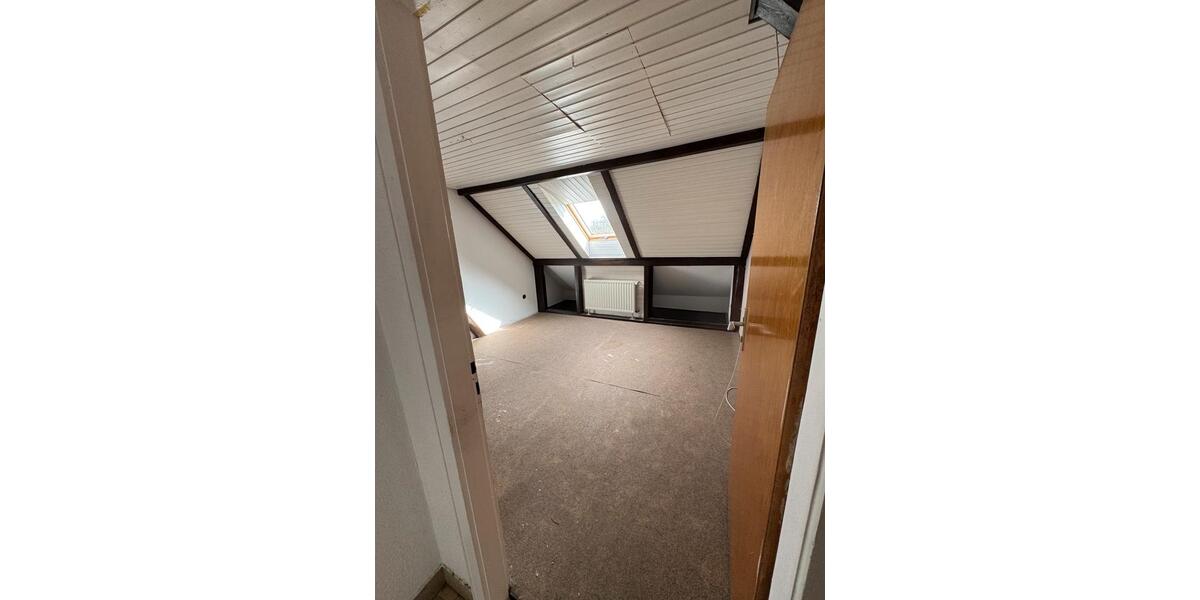 Dachgeschoßwohnung Edermünde - 4 Zimmer, 81 m&sup2;, 650&euro; | Angebot:26129450